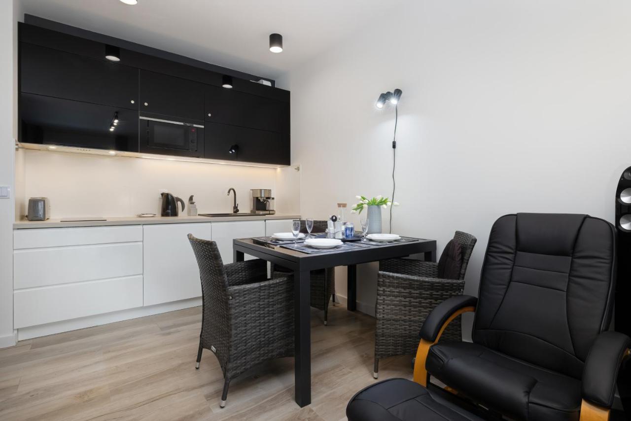 Platinium Apartment By Renters Prestige Rewal Exterior photo