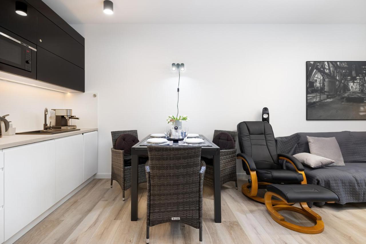 Platinium Apartment By Renters Prestige Rewal Exterior photo