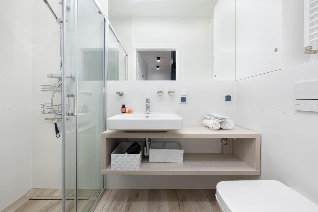 Platinium Apartment By Renters Prestige Rewal Exterior photo