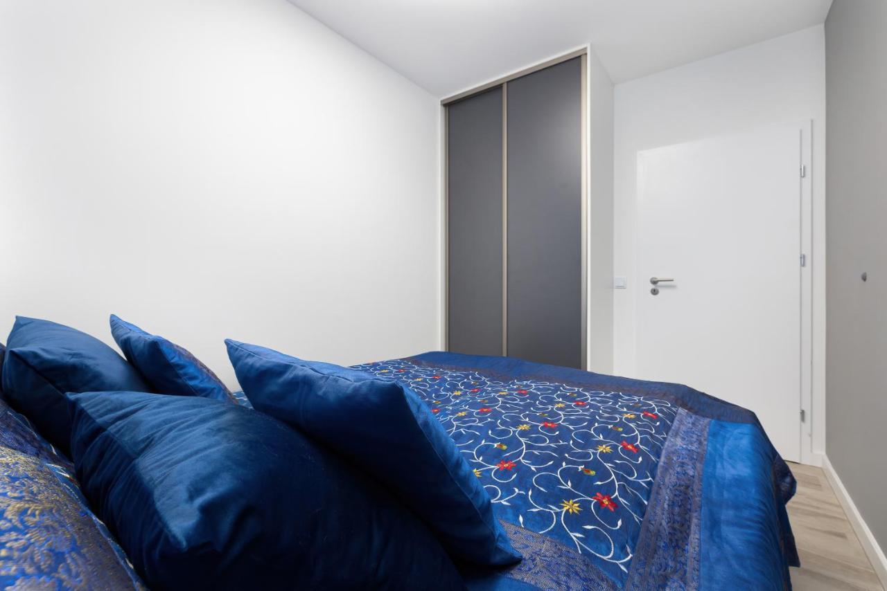 Platinium Apartment By Renters Prestige Rewal Exterior photo