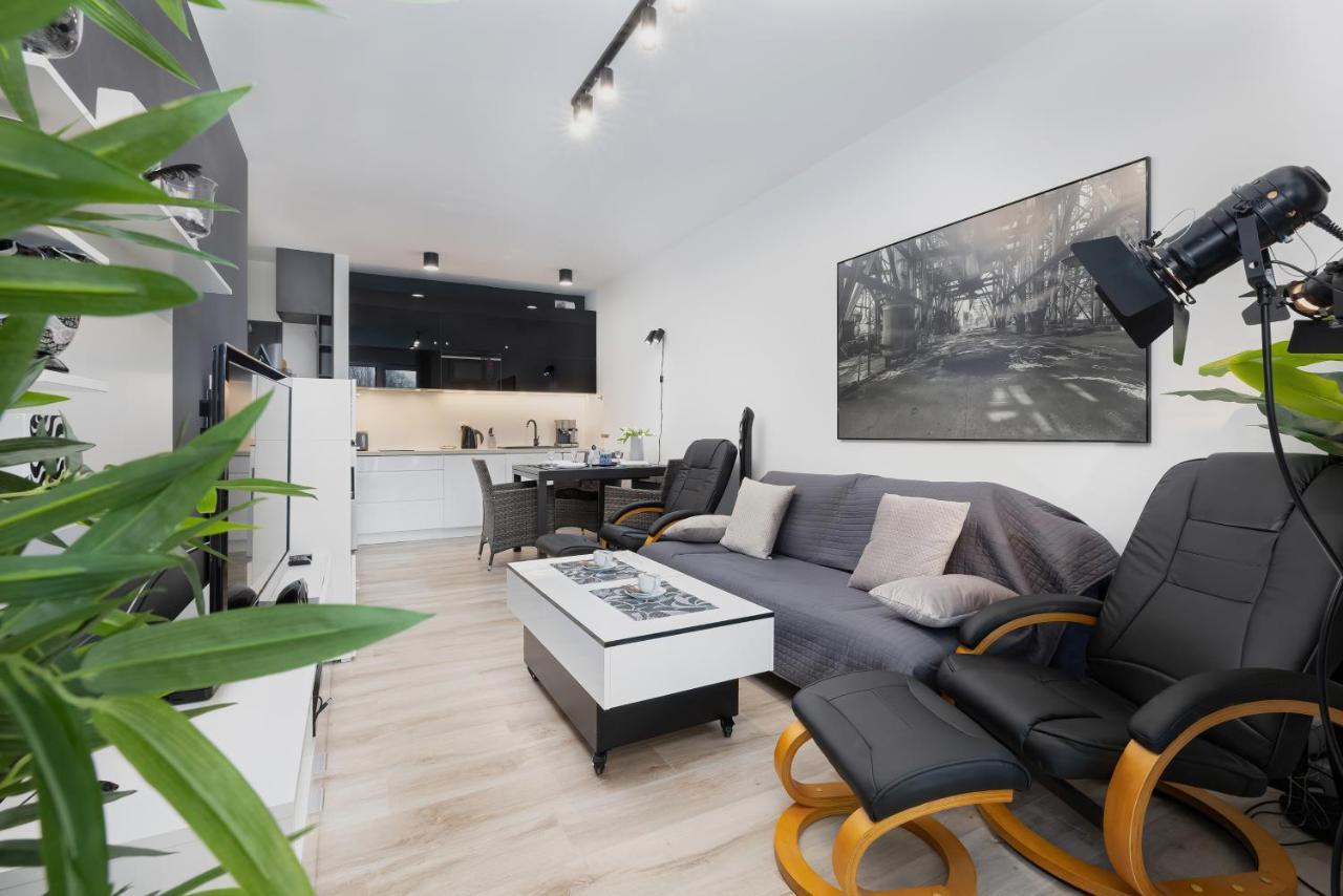 Platinium Apartment By Renters Prestige Rewal Exterior photo